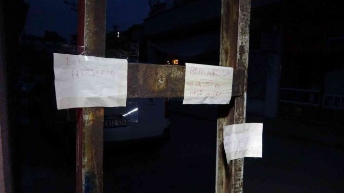 Mahalleli Yakaladığı Hırsızı Önce Dövdü Sonra Elektrik Direğine Zincirleyerek Not Bıraktı