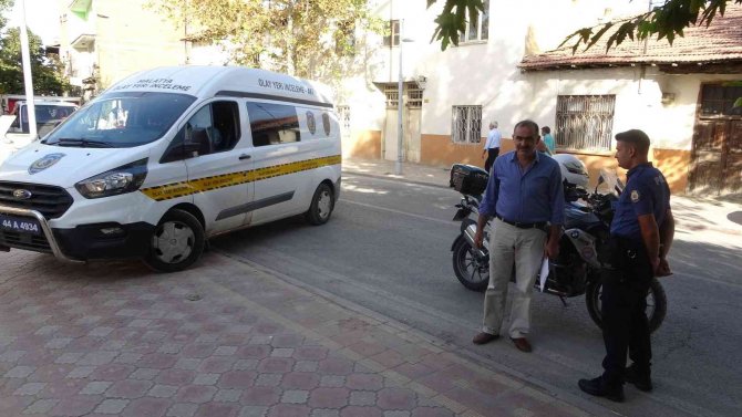 Husumetlisini Sırtından Bıçakladı