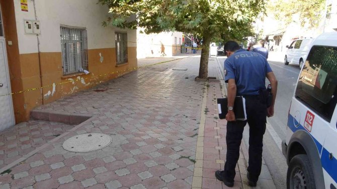 Husumetlisini Sırtından Bıçakladı