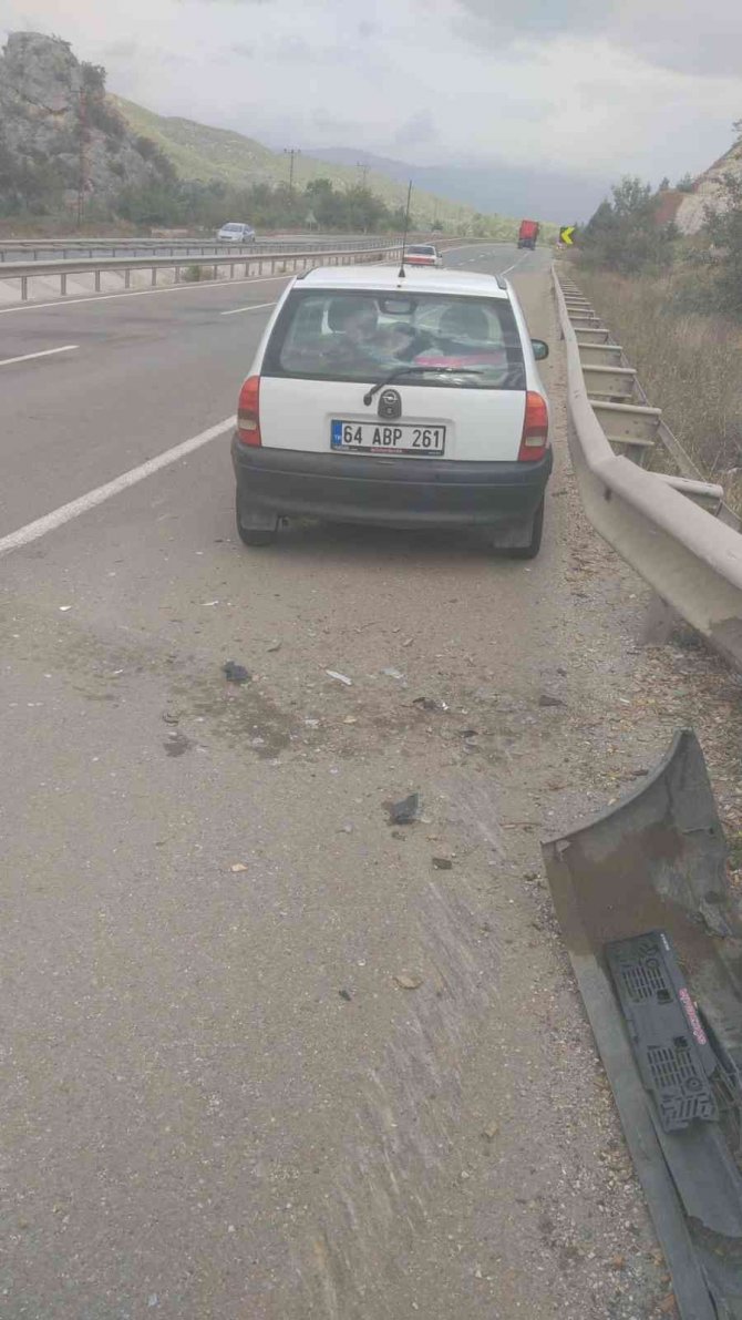 Bilecik’te Otomobil Bariyerlere Çarptı: 1 Yaralı