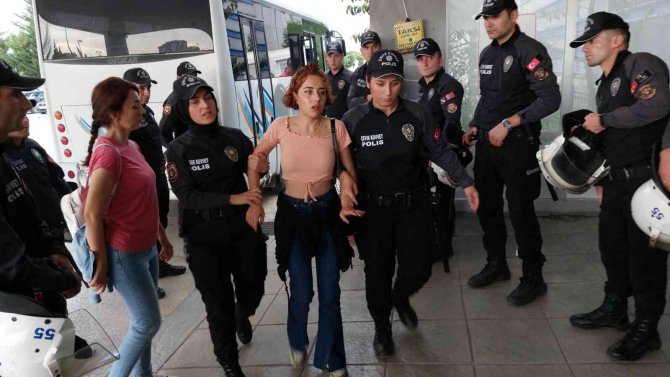 Samsun’da İzinsiz Gösteriye Polis Müdahale Etti: 13 Gözaltı
