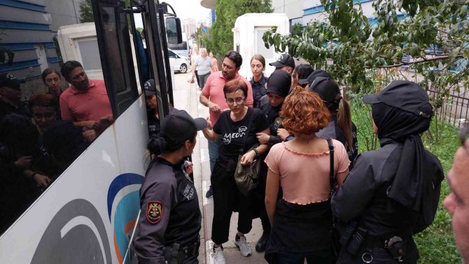 Samsun’da İzinsiz Gösteriye Polis Müdahale Etti: 13 Gözaltı