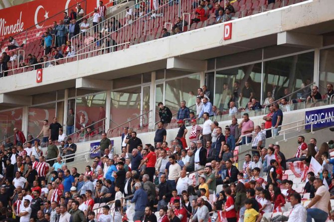 Sivasspor Taraftarı Yönetimi İstifaya Çağırdı