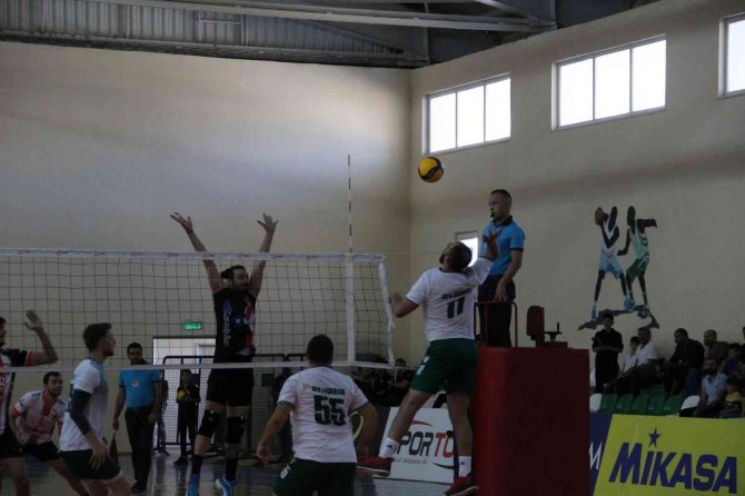 Alpaslan Endüstri Erkekler Voleybol 1. Ligi: Solhan Spor: 3 - Hatay Erzin Yeşilkent: 2