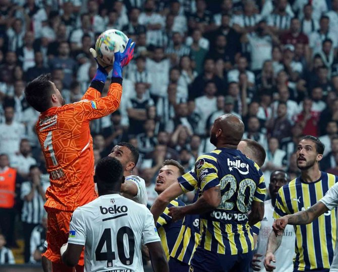 Spor Toto Süper Lig: Beşiktaş: 0 - Fenerbahçe: 0 (İ̇lk Yarı)