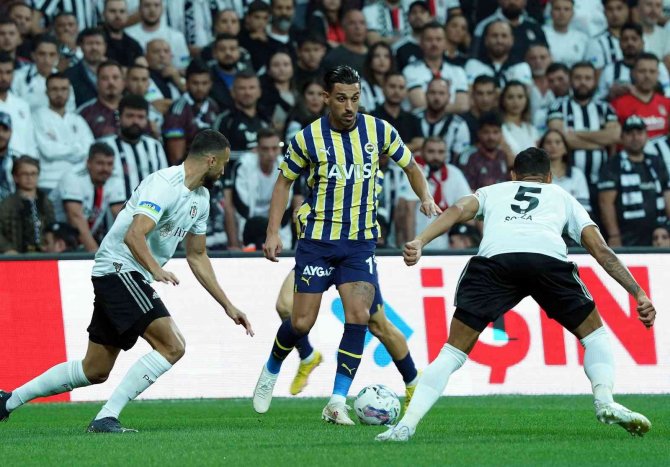 Spor Toto Süper Lig: Beşiktaş: 0 - Fenerbahçe: 0 (İ̇lk Yarı)