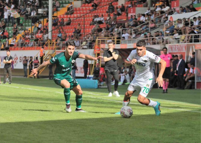Spor Toto Süper Lig: Corendon Alanyaspor: 0 - Giresunspor: 0 (İ̇lk Yarı)