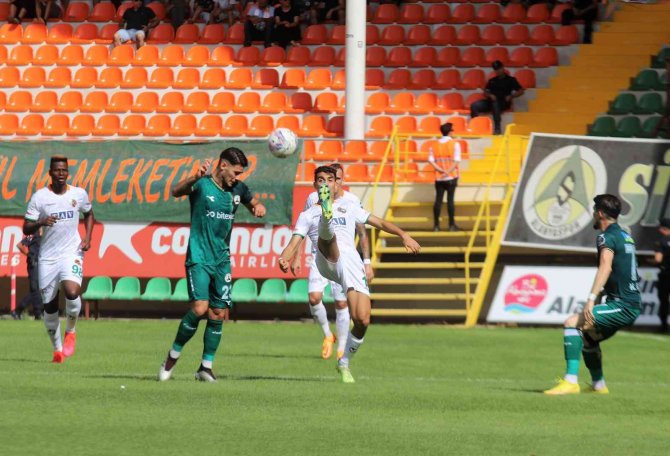 Spor Toto Süper Lig: Corendon Alanyaspor: 0 - Giresunspor: 0 (İ̇lk Yarı)