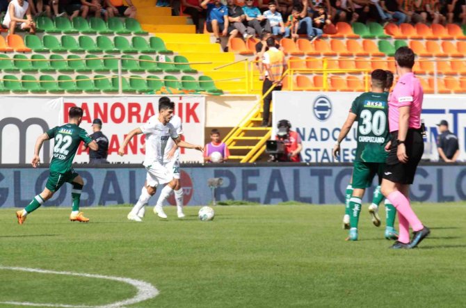 Spor Toto Süper Lig: Corendon Alanyaspor: 0 - Giresunspor: 0 (İ̇lk Yarı)
