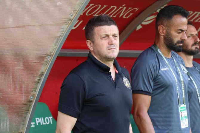 Hakan Keleş: “İ̇lk Dakikalarda Bir Kırmızı Kart Oyun Düzenimizi Bozdu”