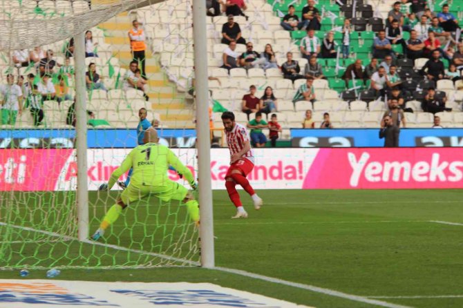Spor Toto Süper Lig: Konyaspor: 1 - Ümraniyespor: 0 (İ̇lk Yarı)