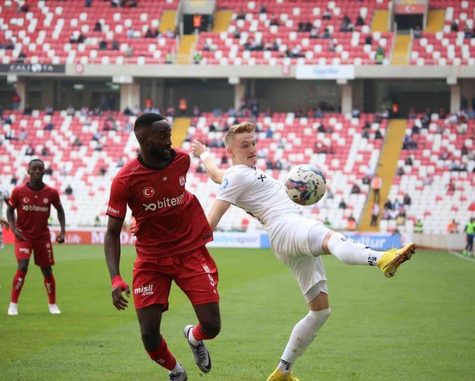 Spor Toto Süper Lig: Sivasspor: 1 - Hatayspor: 2 (Maç Sonu)