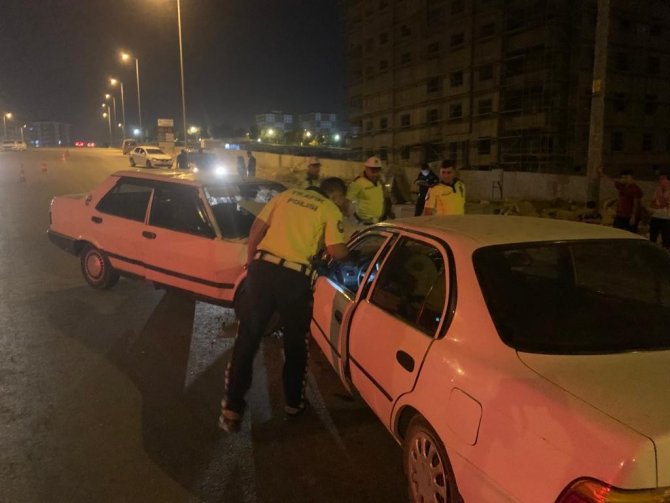Gaziantep’te İki Araç Kafa Kafaya Çarpıştı: 2’si Ağır 10 Yaralı