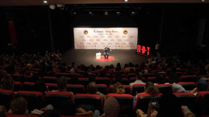 Kitap Fuar’ının 3. Gün Konuğu Ahmet Ümit Oldu