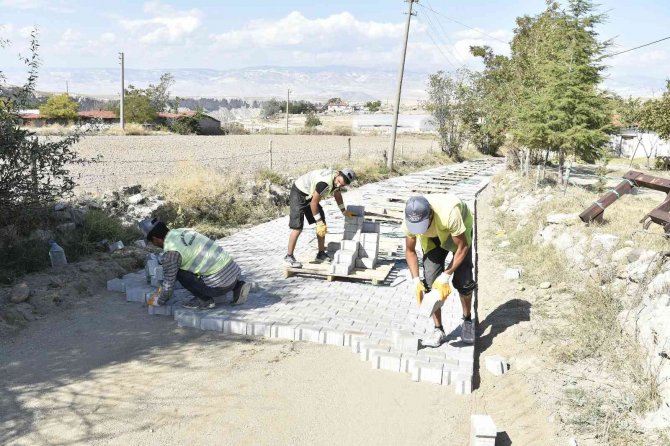 Abb Köylerde Kilitli Parke Taşı Döşeme Çalışmalarına Devam Ediyor