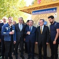 Bakan Bozdağ, Mezun Olduğu Üniversitede Çorbayı Çeşmeden İçti