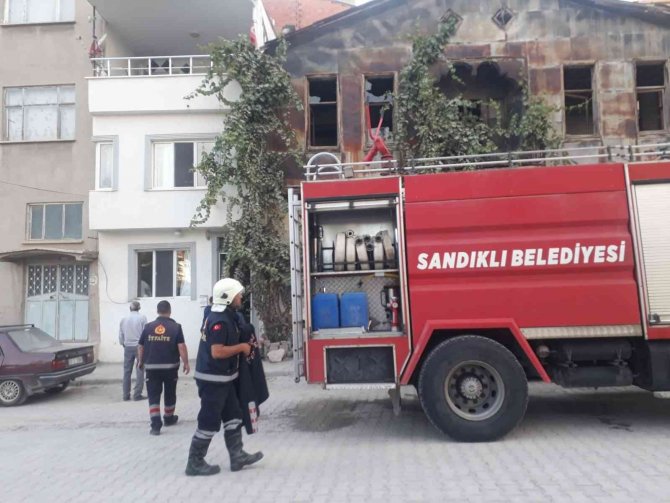 Ocakta Unutulan Yemek Yangına Neden Oldu