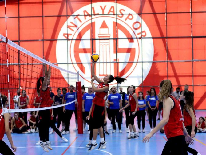 Antalyaspor Ahmet Uluç Spor Salonu Ve Voleybol Sezonu Açıldı