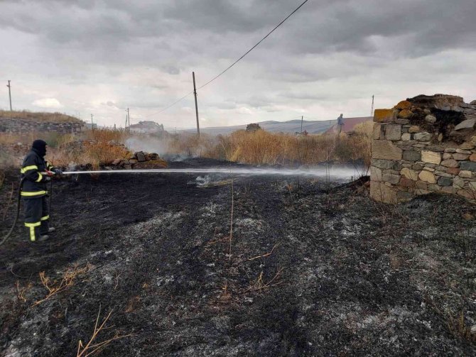 Ardahan’da Arazide Çıkan Anız Yangını Korkuttu
