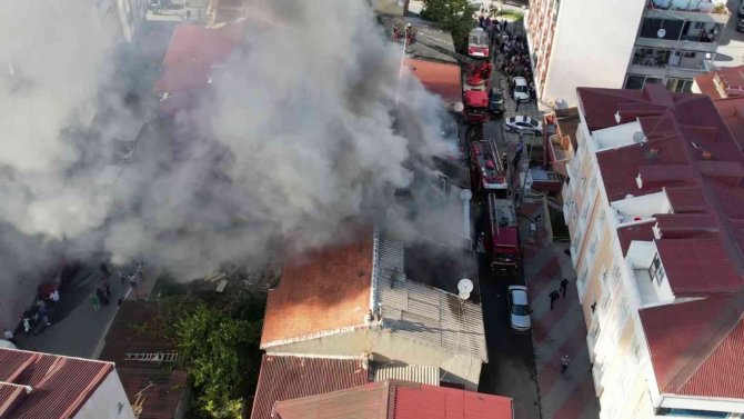 Arnavutköy ‘De Çıkan Yangında Otizmli 1 Çocuk Hayatını Kaybetti