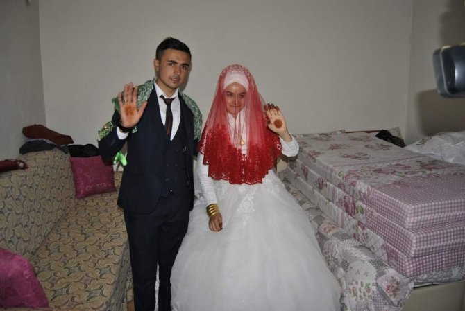 Dedesinin Vasiyetini Yerine Getiren Damat 5 Gün Düğün Yaptı