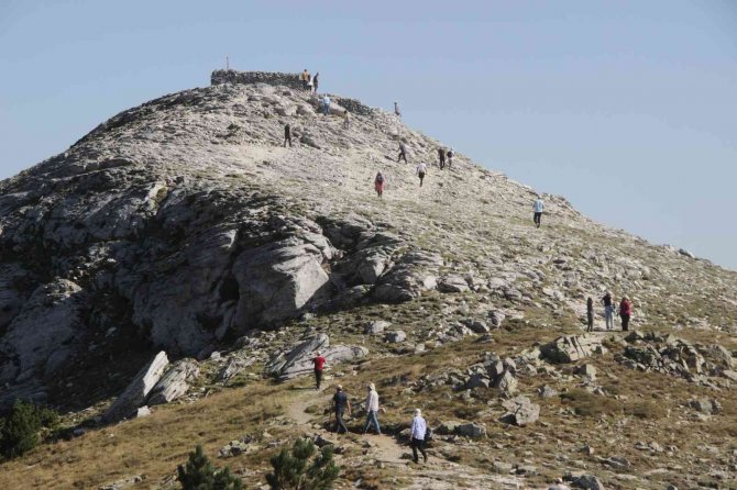Sarıkız Tepesi Turistlerin İlgisini Çekiyor