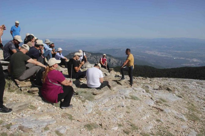 Sarıkız Tepesi Turistlerin İlgisini Çekiyor