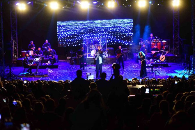 Hakan Altun: "Cumhuriyetin 100. Yılında Gel Bari Aşk"