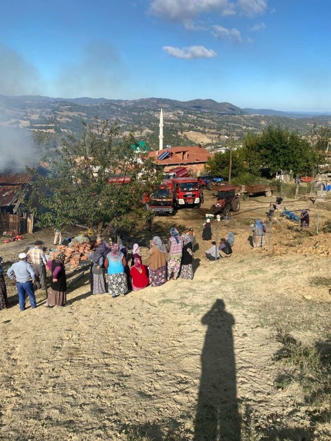 Bursa’da Köy Evi Küle Döndü