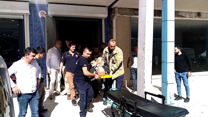 Yük Asansörü Düştü; 1 Ağır Yaralı