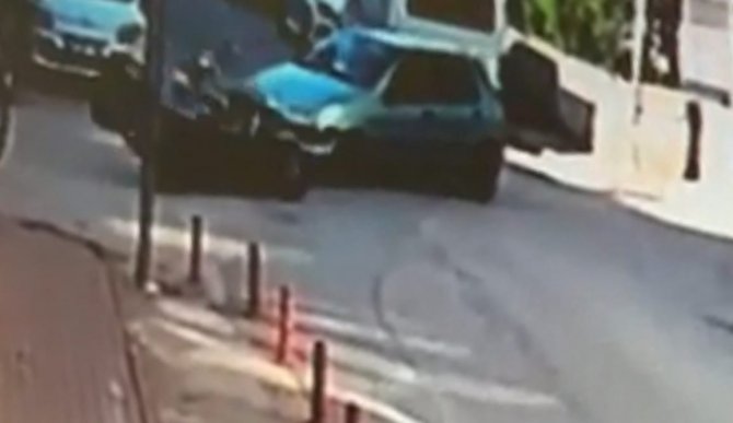 Otomobil İle Motosikletin Kazası Kamerada