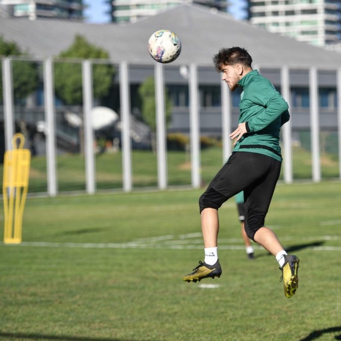 Bursasporlu Futbolcular Çift Kale Maç Yaptı