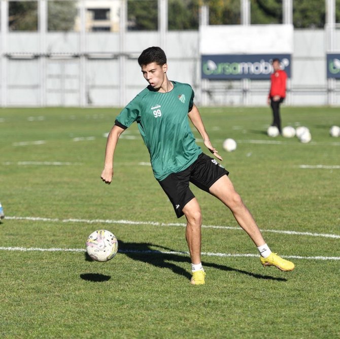 Bursasporlu Futbolcular Çift Kale Maç Yaptı