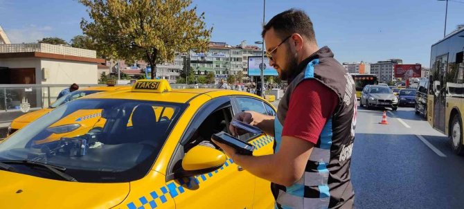 Fatih’te Yolcu Seçen 3 Taksiciye Ceza