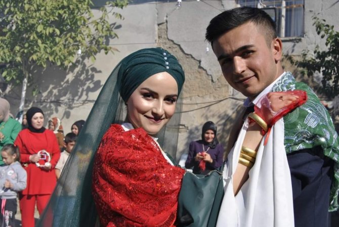 Dedesinin Vasiyetini Yerine Getiren Damat 5 Gün Düğün Yaptı