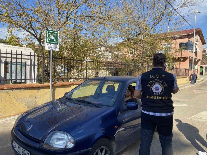Üsküdar’da Okul Önlerinde Sıkı Denetim