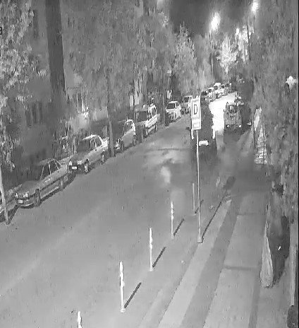 Park Halindeki Araçlara Çarpıp Kaçtı