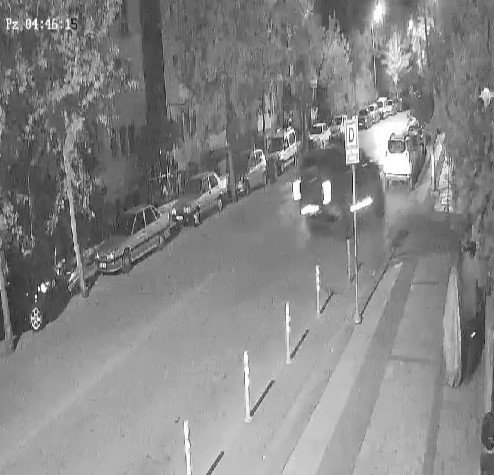 Park Halindeki Araçlara Çarpıp Kaçtı