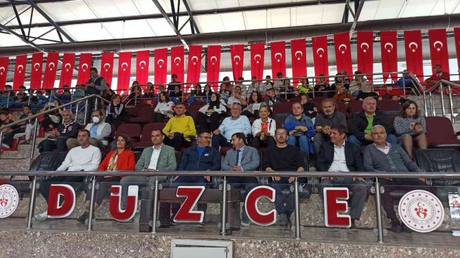 Minik Güreşçiler Göz Doldurdu