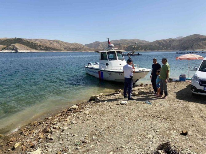 Elazığ’da Jandarma Ekipleri, Vatandaşları Suda Boğulmalara Karşı Bilgilendirdi