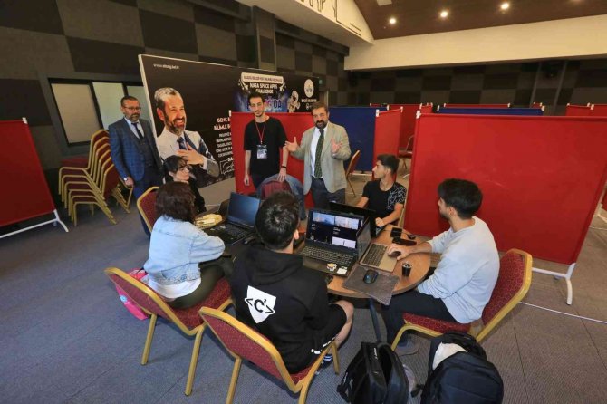 Elazığ’da, "Nasa Space Apps Challenge" Etkinliğine Yoğun İlgi