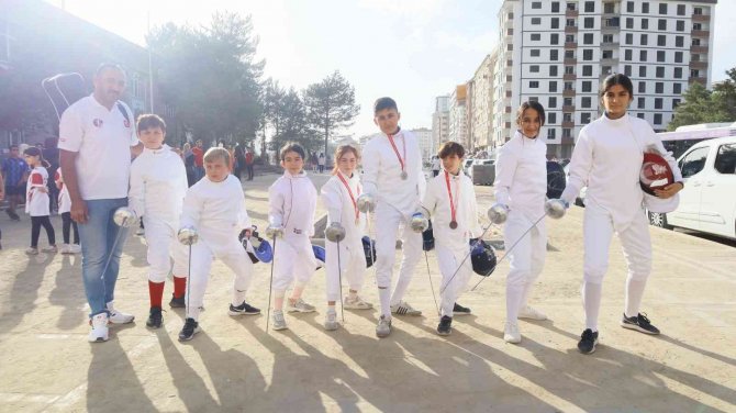 Elazığ’da Amatör Spor Haftası Kortej Yürüyüşüyle Başladı