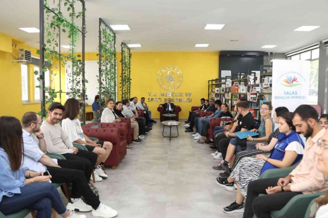 Erü Rektörü Altun, Öğrenciler İ̇le Bir Araya Geldi