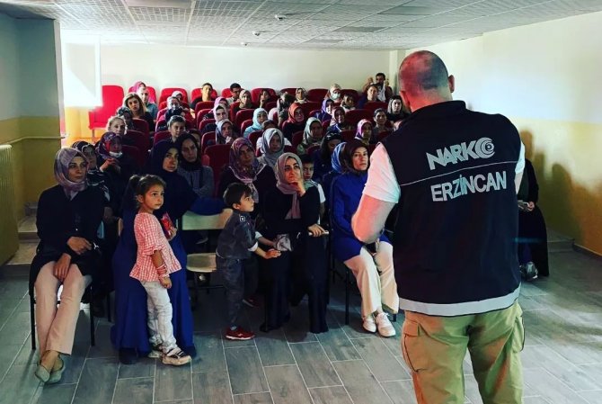 Narkotik Polislerinden Okul Ve Kurs Merkezlerinde Eğitim