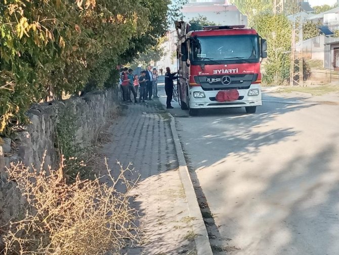 Horasan’da Boş Arazide Çıkan Yangın Büyümeden Söndürüldü