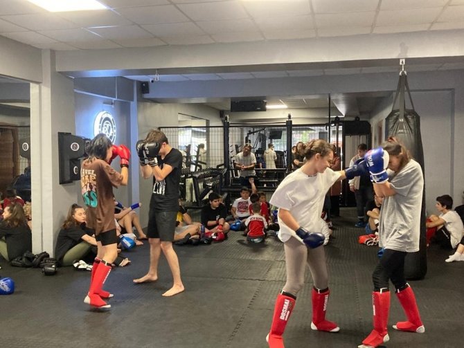 Kick Boks Sporcuları Kuşak Sevinci Yaşadı