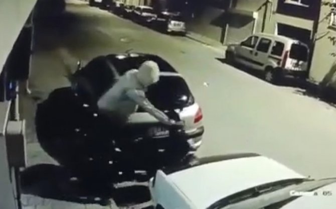 Elektrikli Bisikletin Çalınma Anı Kameralara Yansıdı