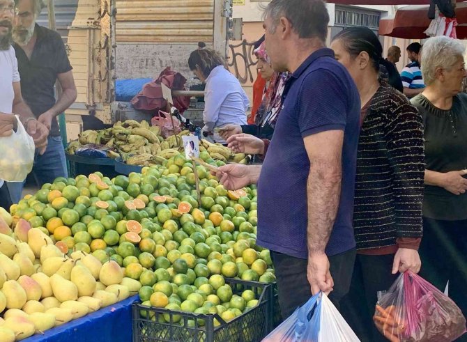 Mandalina Tezgaha Düştü, Vatandaş İlgi Gösterdi
