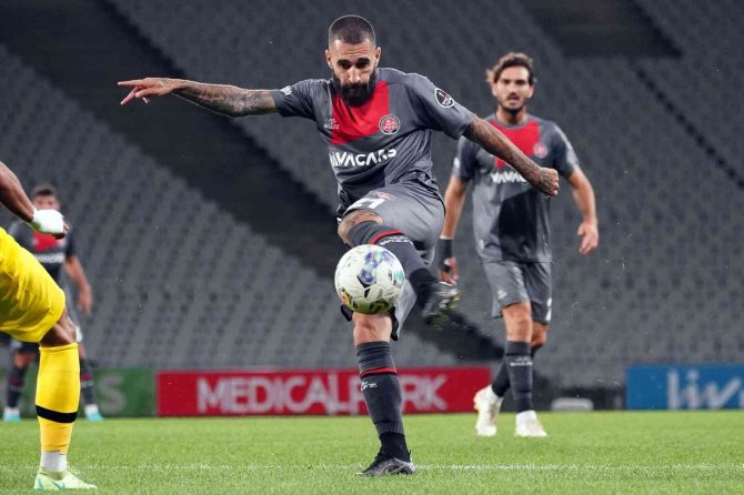 Spor Toto Süper Lig: Fatih Karagümrük: 1 - İ̇stanbulspor: 0 (İ̇lk Yarı)