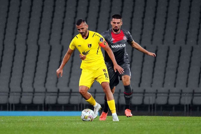 Spor Toto Süper Lig: Fatih Karagümrük: 1 - İ̇stanbulspor: 2 (Maç Sonucu)